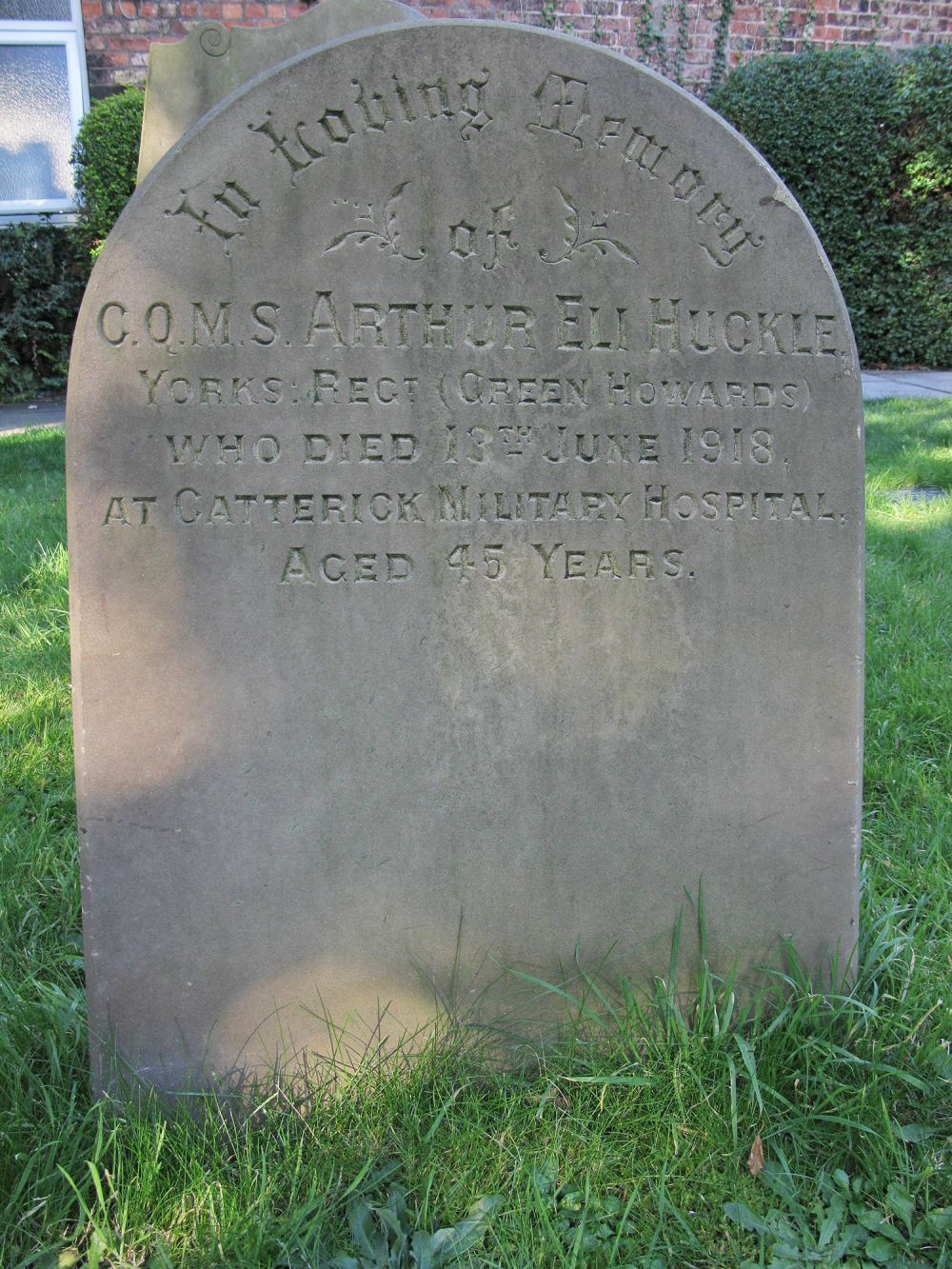 Gravestone of Arthur Huckle in St Giles churchyard