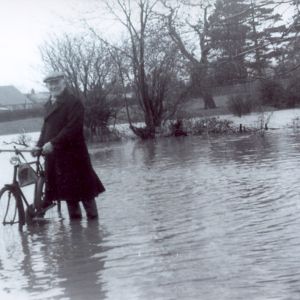 Acaster Lane flood (2)