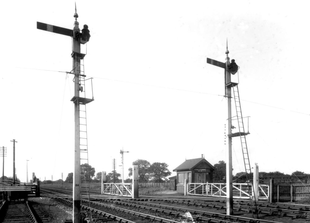 Moor Lane gate box and level crossing